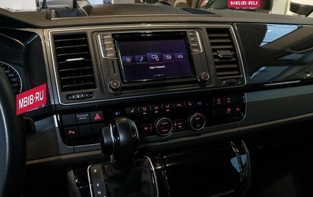 Volkswagen Multivan T6 рестайлинг, 2018 год, 5 200 000 рублей, 17 фотография