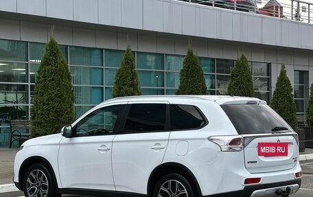 Mitsubishi Outlander III рестайлинг 3, 2015 год, 1 320 000 рублей, 4 фотография