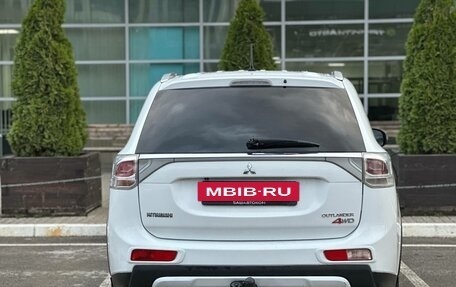 Mitsubishi Outlander III рестайлинг 3, 2015 год, 1 320 000 рублей, 5 фотография