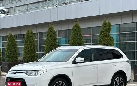 Mitsubishi Outlander III рестайлинг 3, 2015 год, 1 320 000 рублей, 3 фотография
