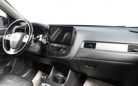 Mitsubishi Outlander III рестайлинг 3, 2014 год, 1 899 000 рублей, 9 фотография