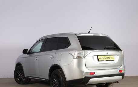 Mitsubishi Outlander III рестайлинг 3, 2014 год, 1 899 000 рублей, 4 фотография