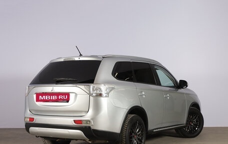 Mitsubishi Outlander III рестайлинг 3, 2014 год, 1 899 000 рублей, 6 фотография