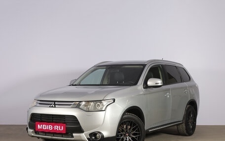 Mitsubishi Outlander III рестайлинг 3, 2014 год, 1 899 000 рублей, 3 фотография
