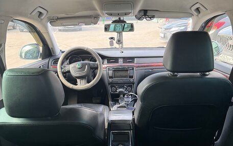 Skoda Superb III рестайлинг, 2010 год, 1 350 000 рублей, 25 фотография