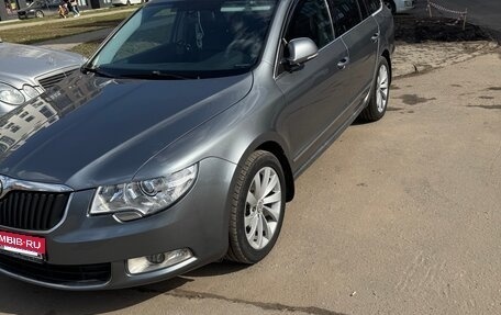 Skoda Superb III рестайлинг, 2010 год, 1 350 000 рублей, 32 фотография