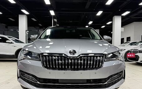 Skoda Superb III рестайлинг, 2022 год, 2 250 000 рублей, 2 фотография
