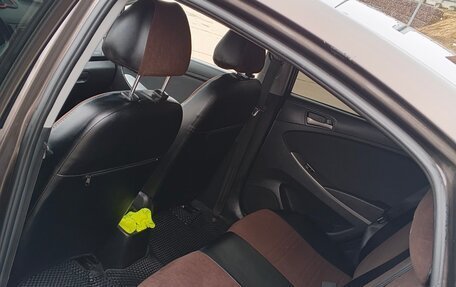 Hyundai Solaris II рестайлинг, 2015 год, 800 000 рублей, 14 фотография