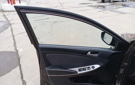 Hyundai Solaris II рестайлинг, 2015 год, 800 000 рублей, 13 фотография