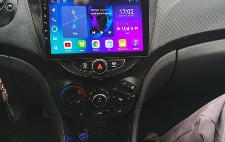 Hyundai Solaris II рестайлинг, 2015 год, 800 000 рублей, 18 фотография