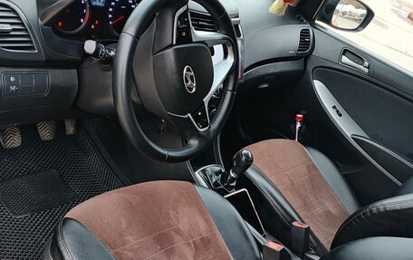 Hyundai Solaris II рестайлинг, 2015 год, 800 000 рублей, 16 фотография