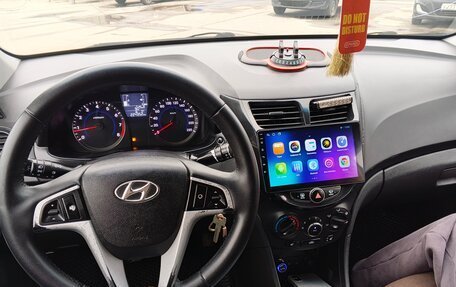 Hyundai Solaris II рестайлинг, 2015 год, 800 000 рублей, 21 фотография