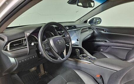 Toyota Camry, 2018 год, 2 700 000 рублей, 16 фотография