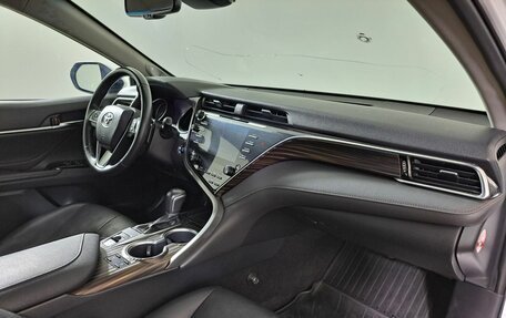 Toyota Camry, 2018 год, 2 700 000 рублей, 11 фотография