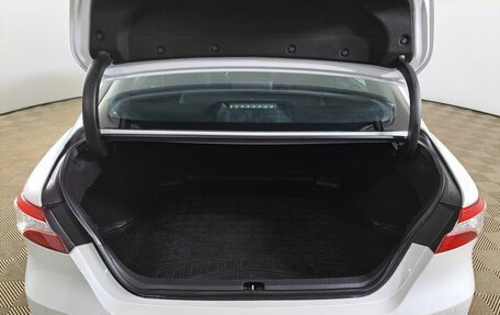 Toyota Camry, 2018 год, 2 700 000 рублей, 10 фотография