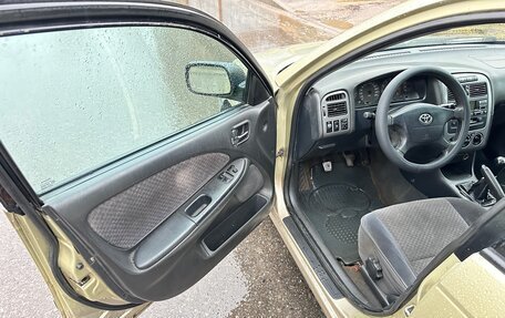 Toyota Avensis III рестайлинг, 2001 год, 185 000 рублей, 19 фотография