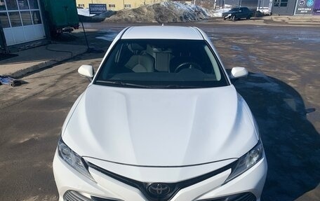 Toyota Camry, 2018 год, 2 070 000 рублей, 2 фотография