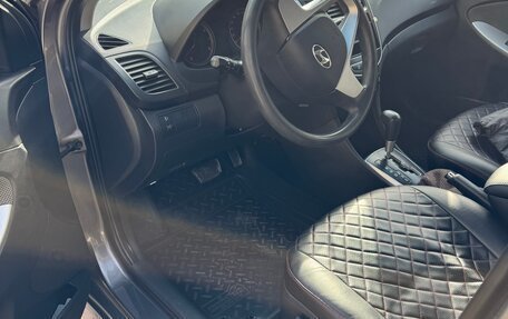 Hyundai Solaris II рестайлинг, 2011 год, 820 000 рублей, 7 фотография