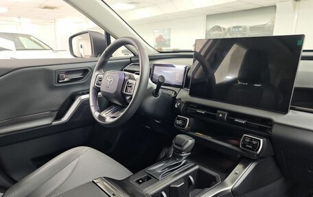 Toyota RAV4, 2025 год, 4 770 000 рублей, 16 фотография