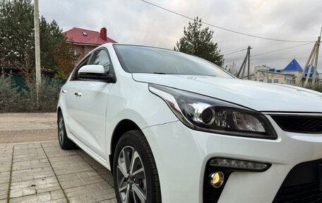 KIA Rio IV, 2020 год, 1 675 000 рублей, 1 фотография