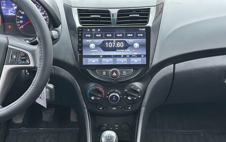 Hyundai Solaris II рестайлинг, 2015 год, 895 000 рублей, 18 фотография