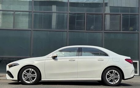 Mercedes-Benz A-Класс, 2023 год, 1 850 000 рублей, 3 фотография