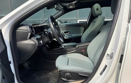 Mercedes-Benz A-Класс, 2023 год, 1 850 000 рублей, 6 фотография