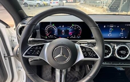 Mercedes-Benz A-Класс, 2023 год, 1 850 000 рублей, 9 фотография