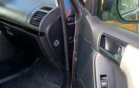 Toyota Land Cruiser Prado 150 рестайлинг 2, 2014 год, 3 160 000 рублей, 7 фотография