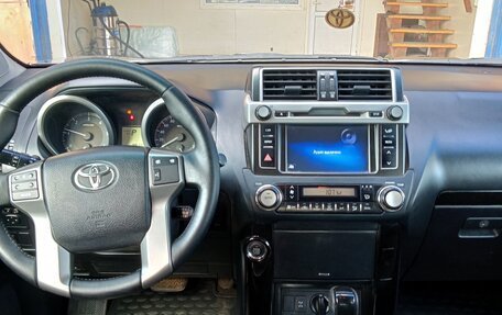 Toyota Land Cruiser Prado 150 рестайлинг 2, 2014 год, 3 160 000 рублей, 5 фотография