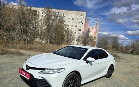 Toyota Camry, 2021 год, 3 120 000 рублей, 2 фотография