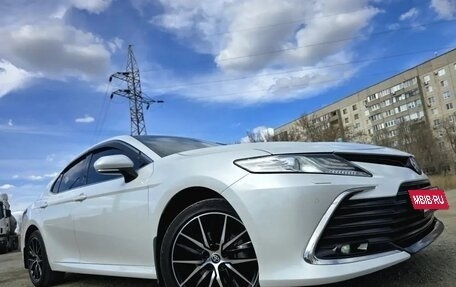 Toyota Camry, 2021 год, 3 120 000 рублей, 10 фотография