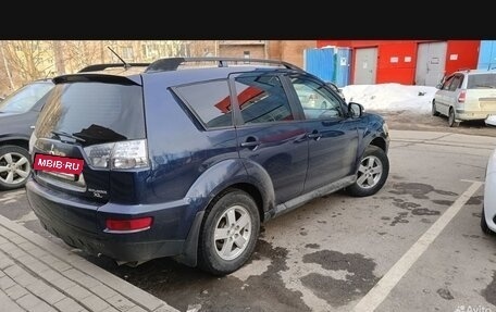 Mitsubishi Outlander III рестайлинг 3, 2011 год, 900 000 рублей, 2 фотография