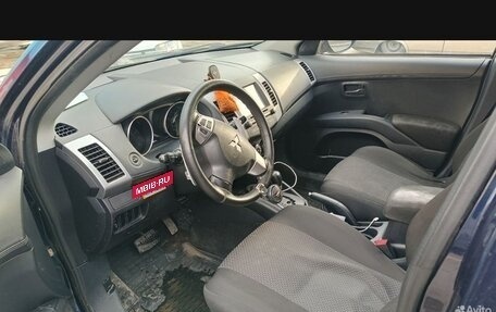 Mitsubishi Outlander III рестайлинг 3, 2011 год, 900 000 рублей, 4 фотография