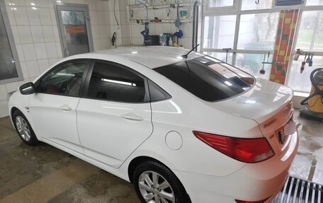 Hyundai Solaris II рестайлинг, 2015 год, 1 100 000 рублей, 3 фотография