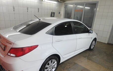 Hyundai Solaris II рестайлинг, 2015 год, 1 100 000 рублей, 2 фотография