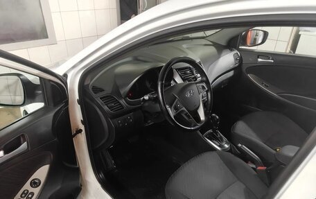 Hyundai Solaris II рестайлинг, 2015 год, 1 100 000 рублей, 4 фотография