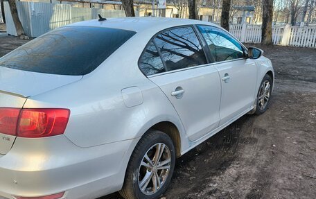 Volkswagen Jetta VI, 2011 год, 777 000 рублей, 3 фотография