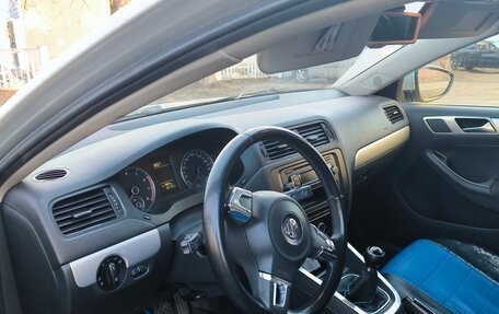 Volkswagen Jetta VI, 2011 год, 777 000 рублей, 7 фотография