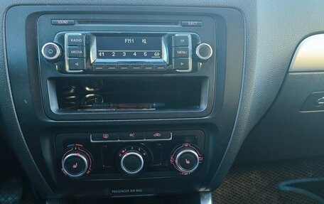 Volkswagen Jetta VI, 2011 год, 777 000 рублей, 5 фотография