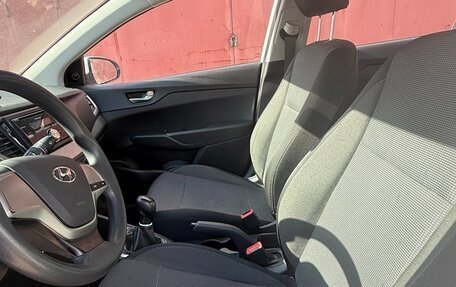 Hyundai Solaris II рестайлинг, 2017 год, 1 150 000 рублей, 17 фотография