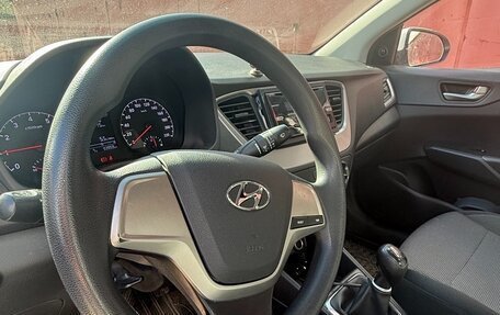 Hyundai Solaris II рестайлинг, 2017 год, 1 150 000 рублей, 21 фотография