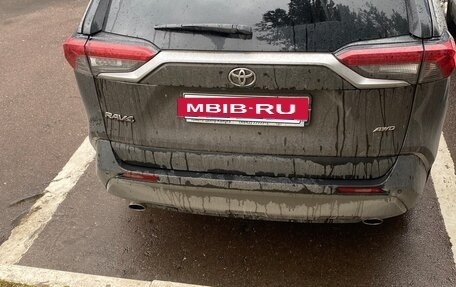 Toyota RAV4, 2020 год, 3 100 000 рублей, 2 фотография