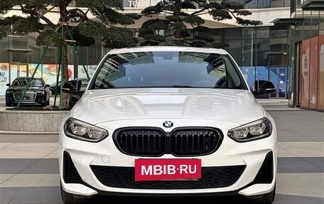 BMW 1 серия, 2023 год, 1 800 000 рублей, 2 фотография