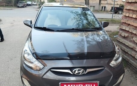 Hyundai Solaris II рестайлинг, 2011 год, 780 000 рублей, 1 фотография