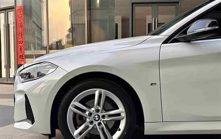 BMW 1 серия, 2023 год, 1 800 000 рублей, 24 фотография