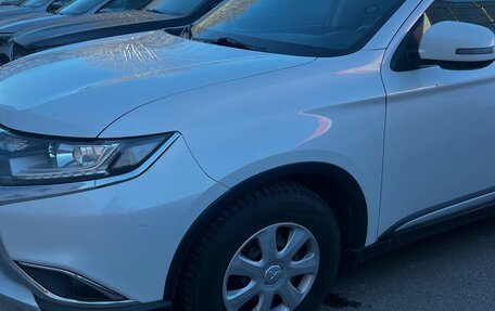 Mitsubishi Outlander III рестайлинг 3, 2015 год, 1 550 000 рублей, 2 фотография