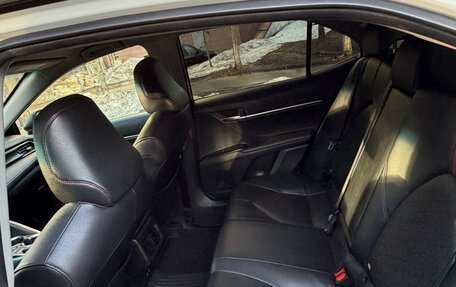 Toyota Camry, 2021 год, 2 650 000 рублей, 18 фотография