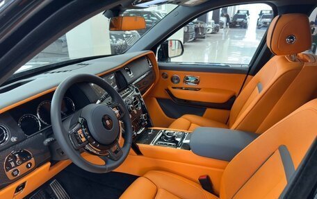 Rolls-Royce Cullinan, 2023 год, 47 000 000 рублей, 9 фотография