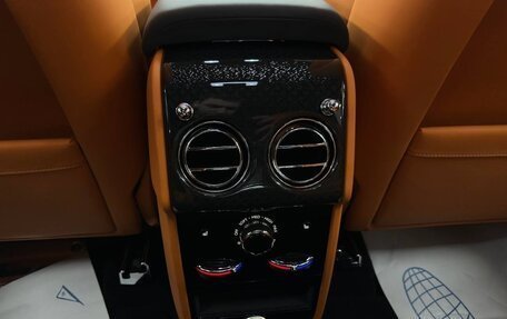 Rolls-Royce Cullinan, 2023 год, 47 000 000 рублей, 13 фотография